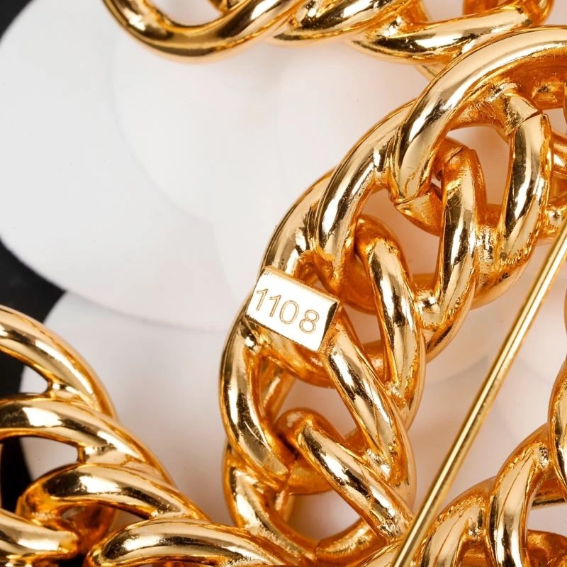 Refined Chanel Brooches 232321