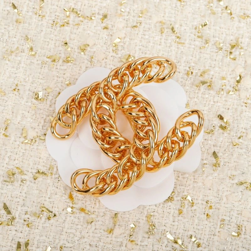 Refined Chanel Brooches 232321