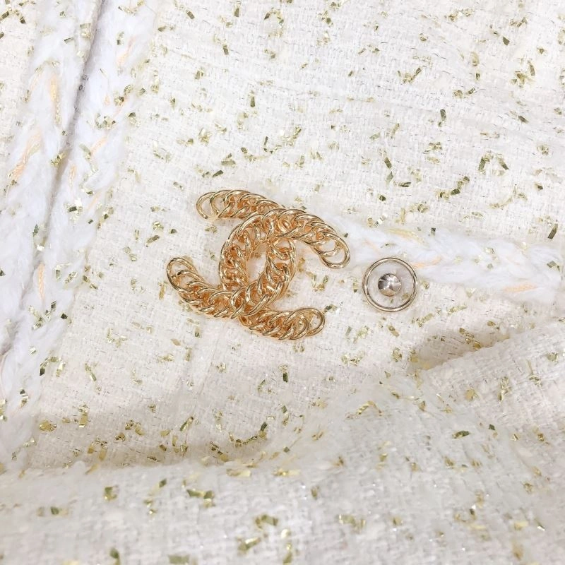 Refined Chanel Brooches 232321