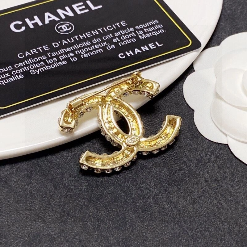WellDesigned Chanel Brooches 232327