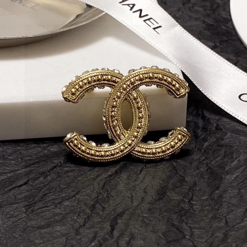 WellDesigned Chanel Brooches 232327