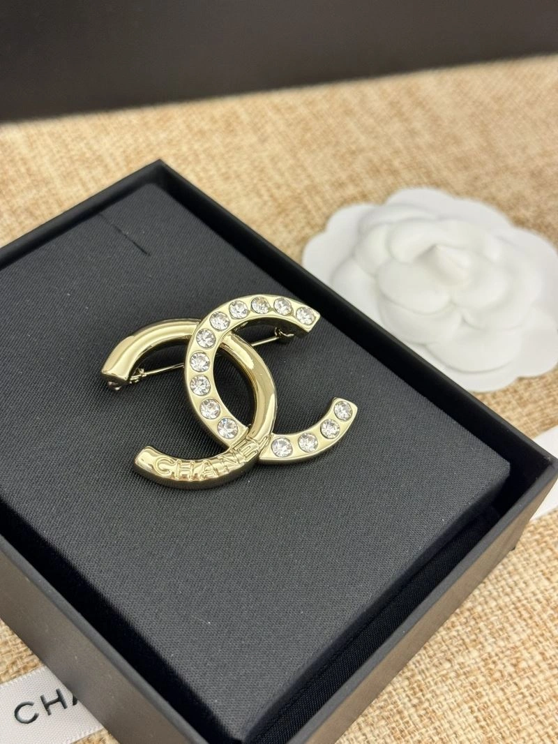 Compact Chanel Brooches 232389