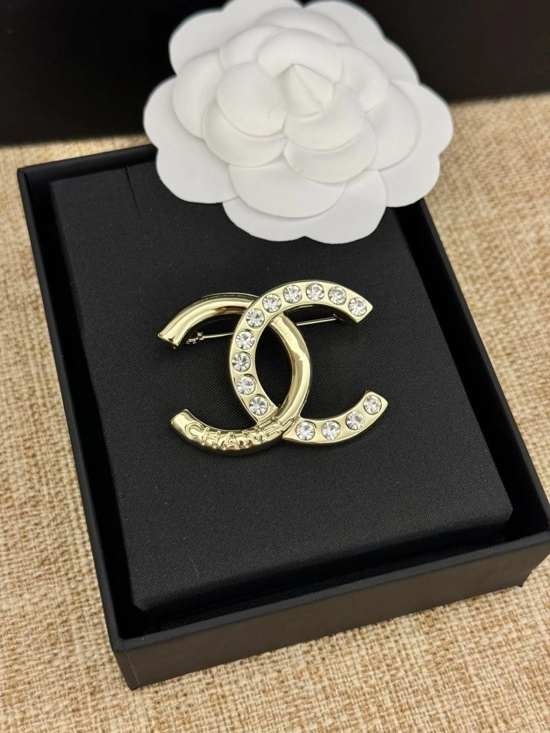 Compact Chanel Brooches 232389