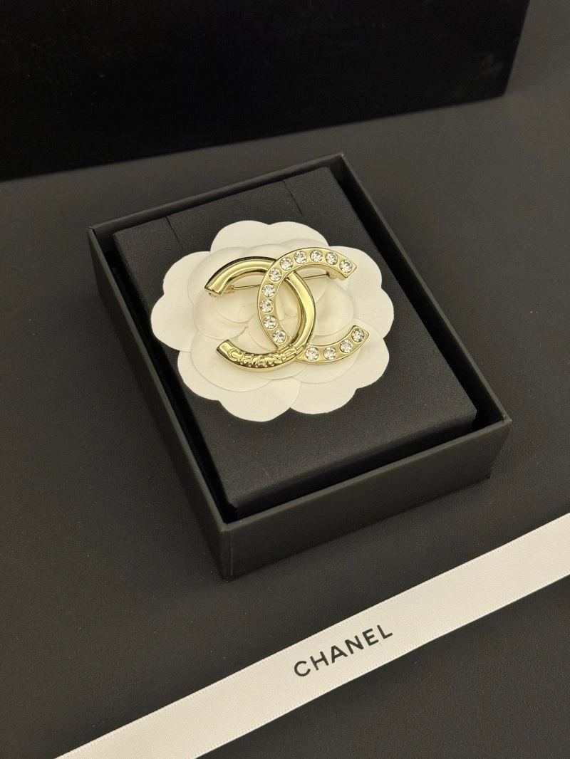 Compact Chanel Brooches 232389