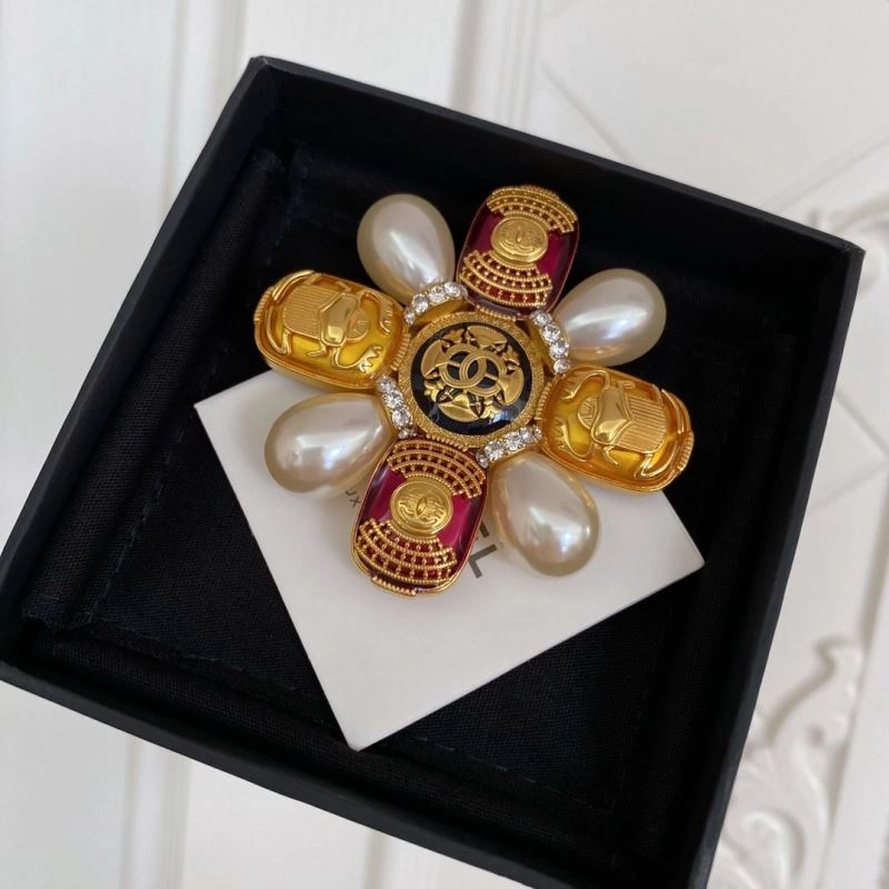 Chanel Brooches Functional 231926