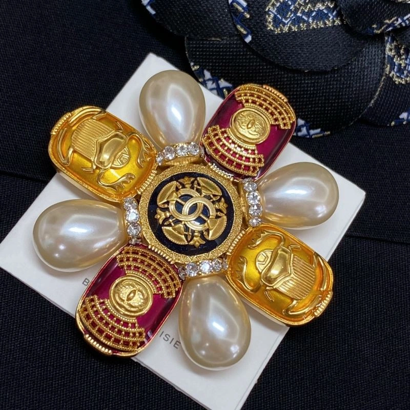 Chanel Brooches Functional 231926
