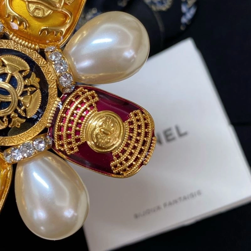 Chanel Brooches Functional 231926