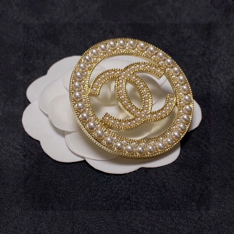 Chanel Brooches SmoothTexture 231970
