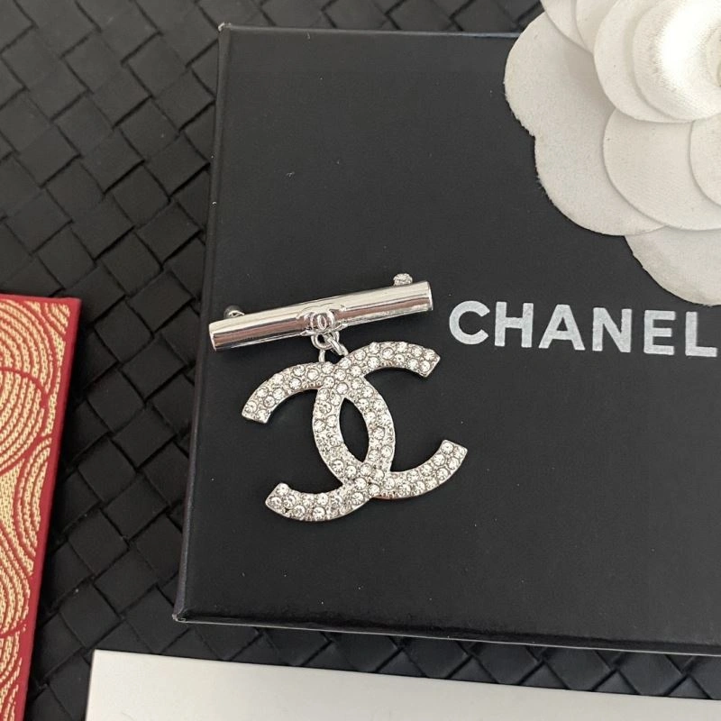 RelaxedFit Chanel Brooches 231908