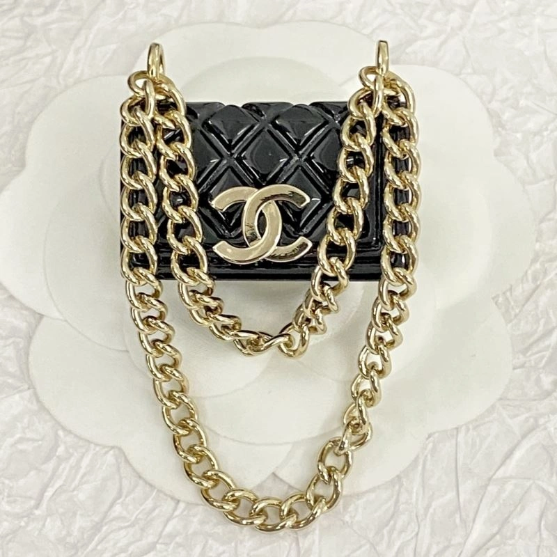 FashionForward Chanel Brooches 231916