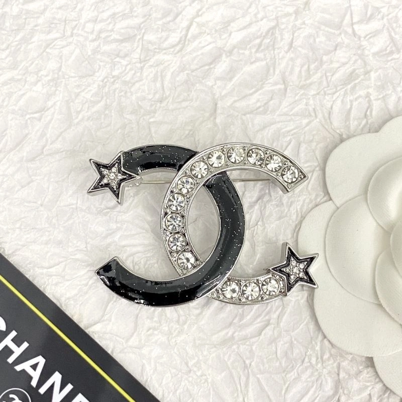 Snug Chanel Brooches 231941