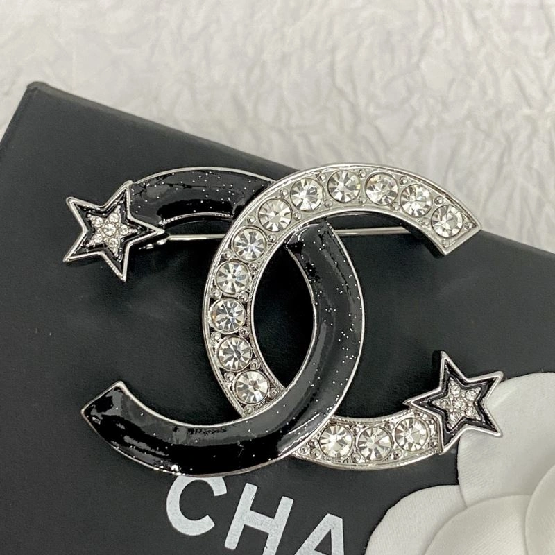 Snug Chanel Brooches 231941