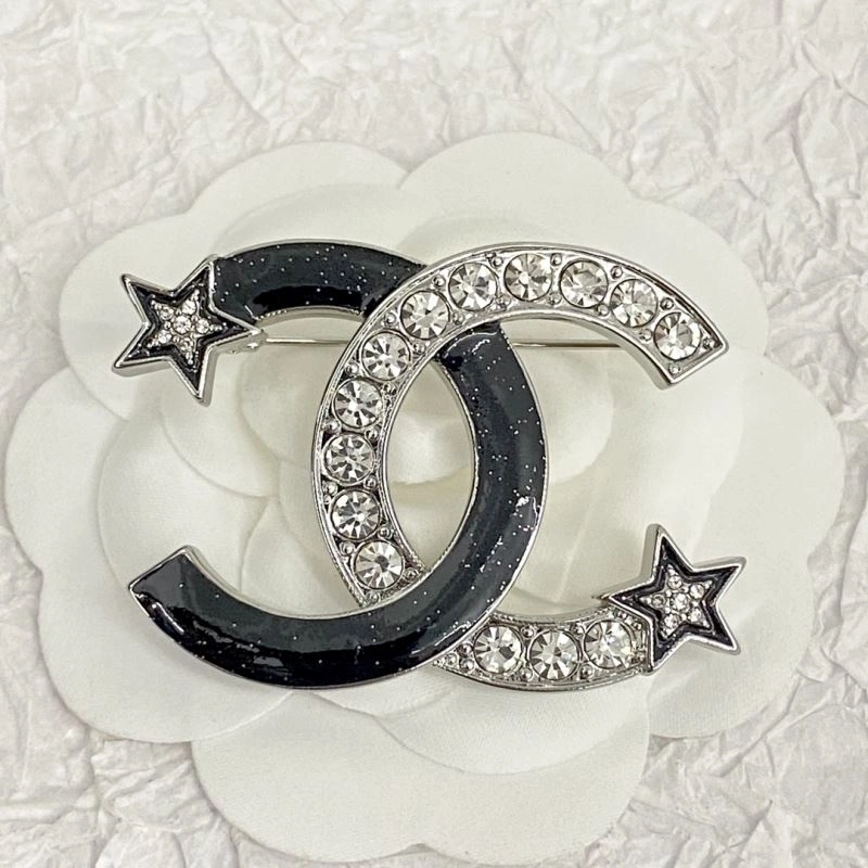 Snug Chanel Brooches 231941