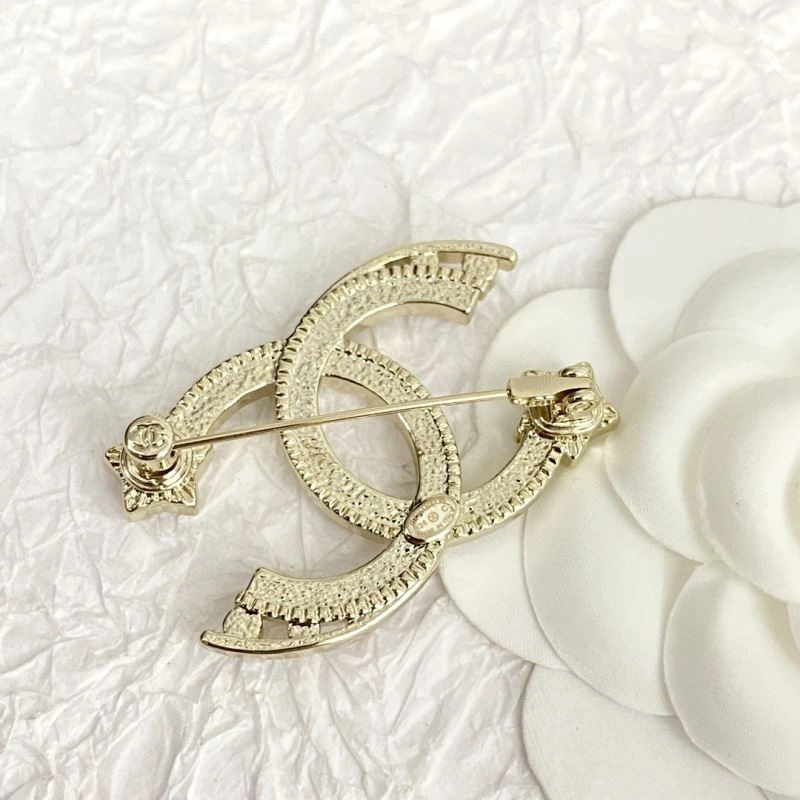 TechFriendly Chanel Brooches 231905