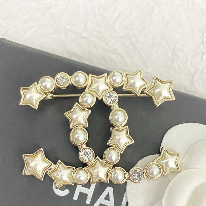 SoftTouch Chanel Brooches 231946