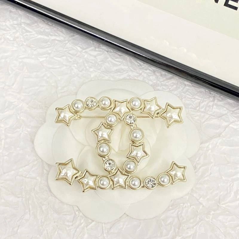 SoftTouch Chanel Brooches 231946