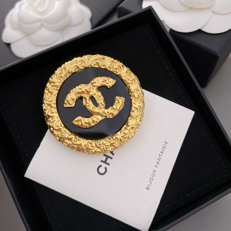 MoistureWicking Chanel Brooches 231880