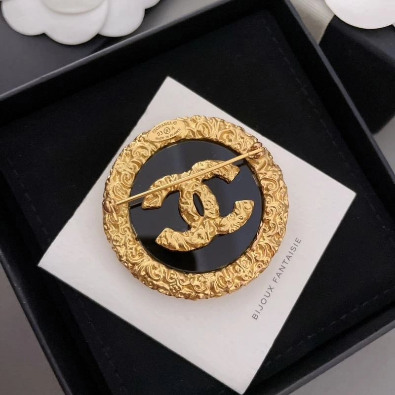 MoistureWicking Chanel Brooches 231880