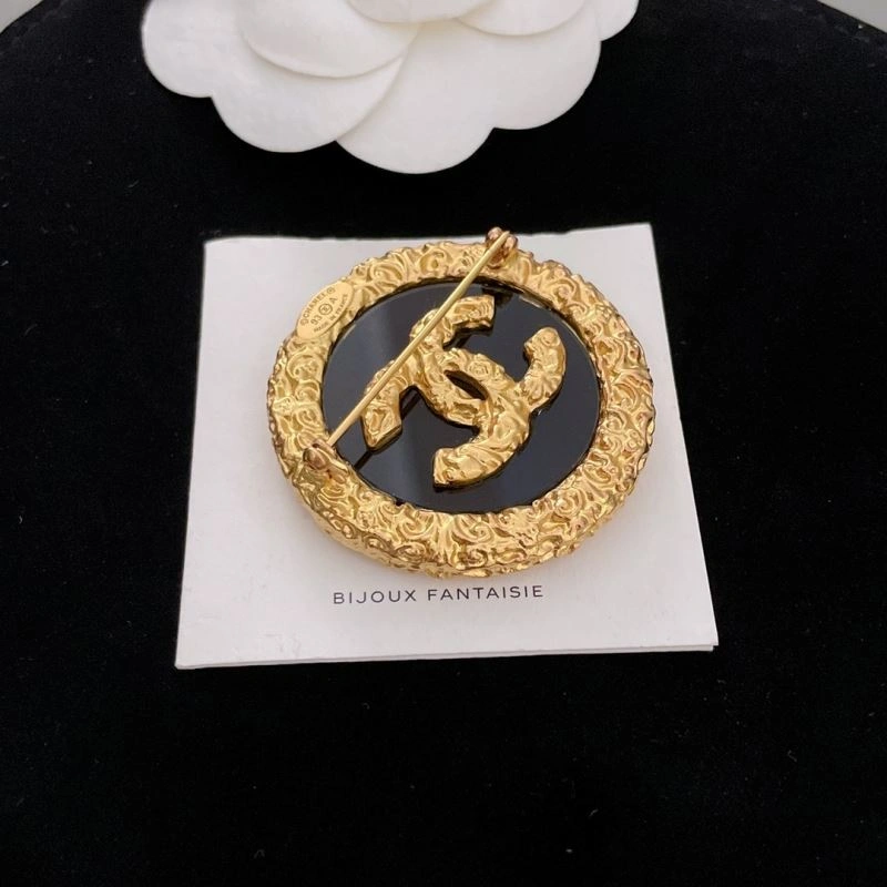 MoistureWicking Chanel Brooches 231880