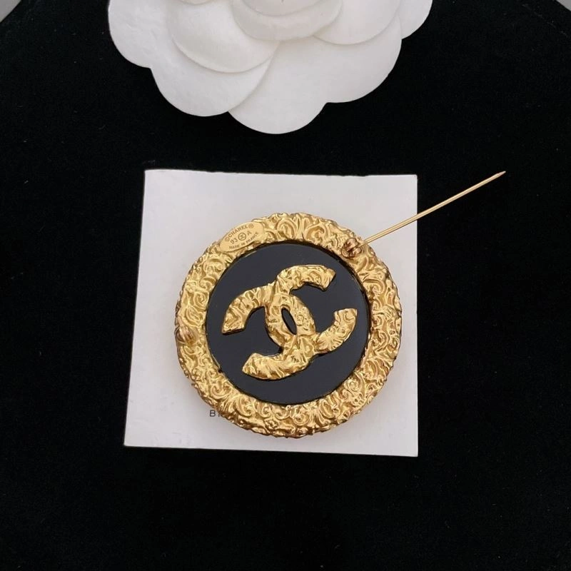 MoistureWicking Chanel Brooches 231880
