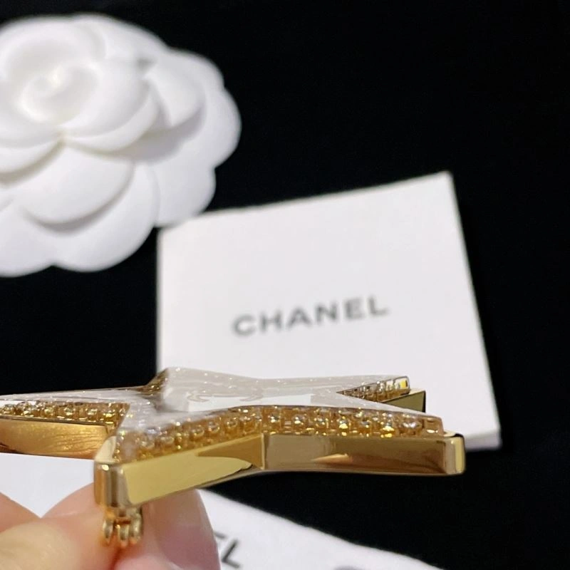 Chanel Brooches SmoothTexture 231896
