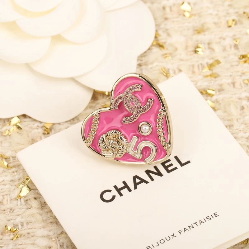 Resilient Chanel Brooches 231863