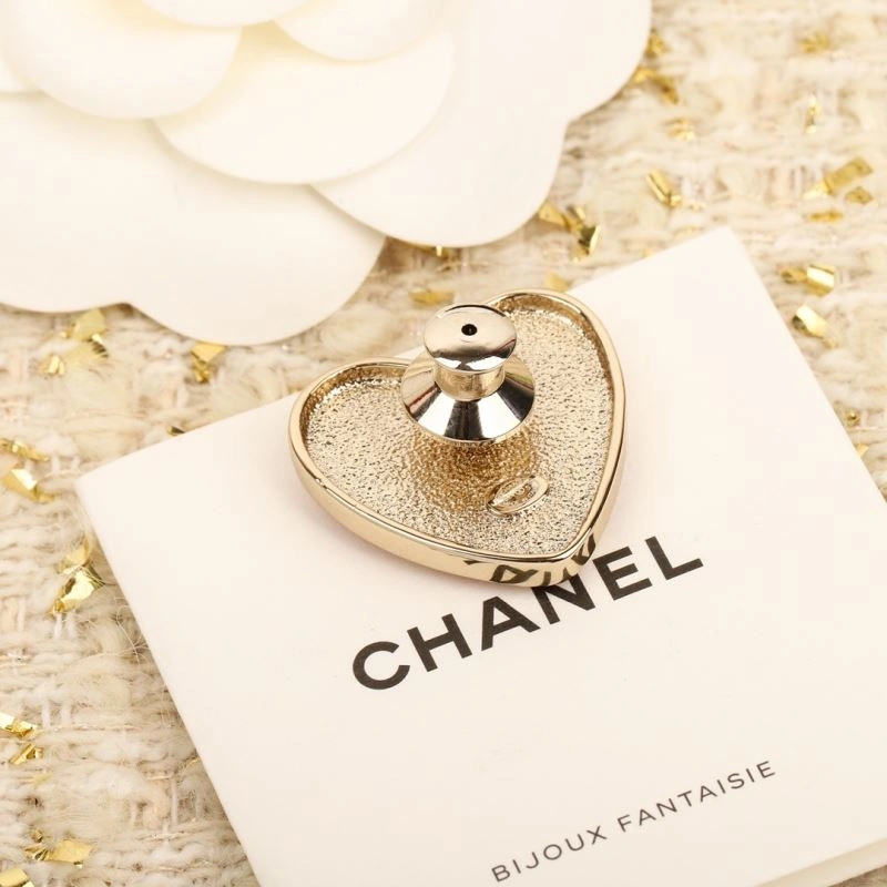 Resilient Chanel Brooches 231863
