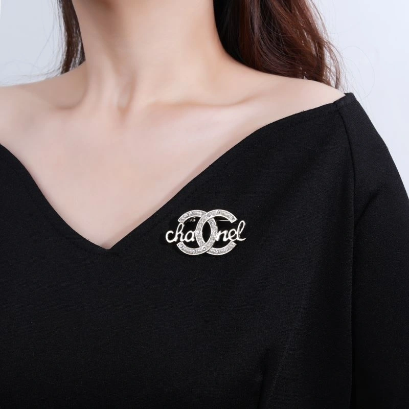 Resilient Chanel Brooches 230285