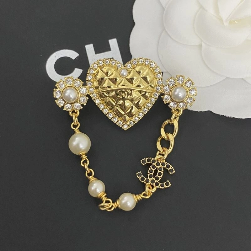 Stylish Chanel Brooches 230293