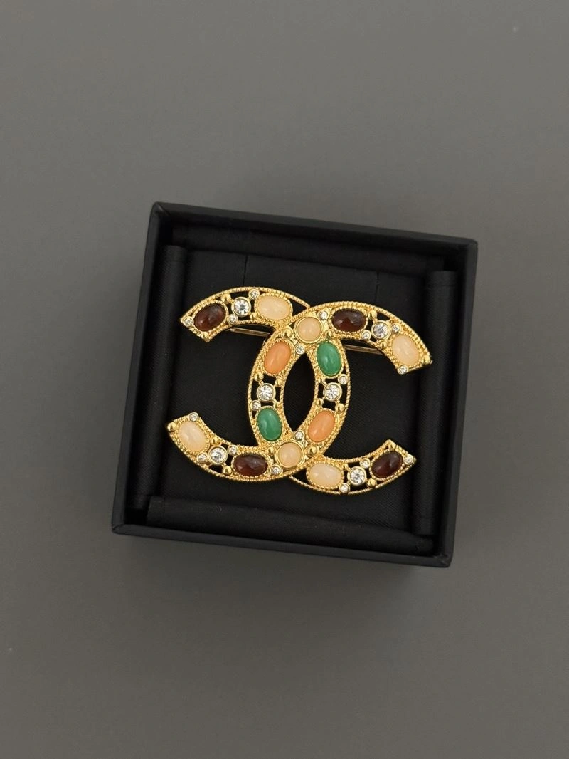 RelaxedFit Chanel Brooches 230282