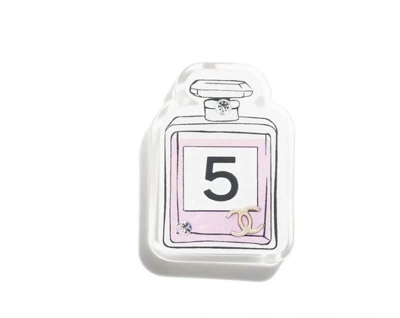 UrbanChic Chanel Brooches 230292