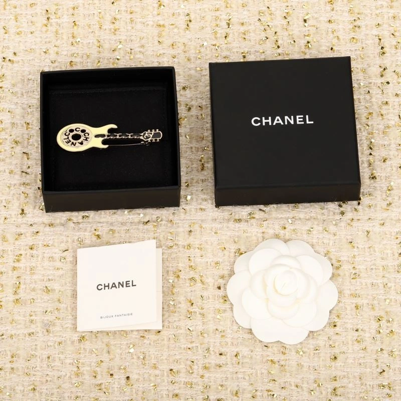 Chic Chanel Brooches 230286