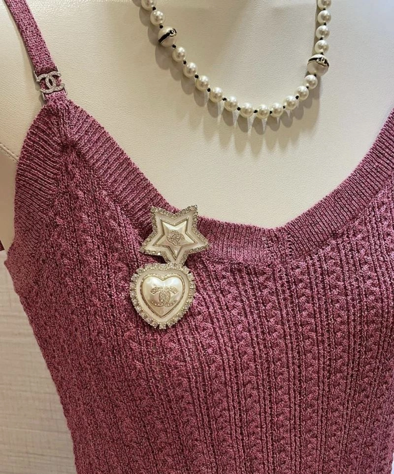 Packable Chanel Brooches 230267