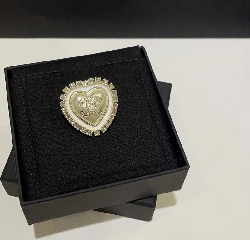 Packable Chanel Brooches 230267