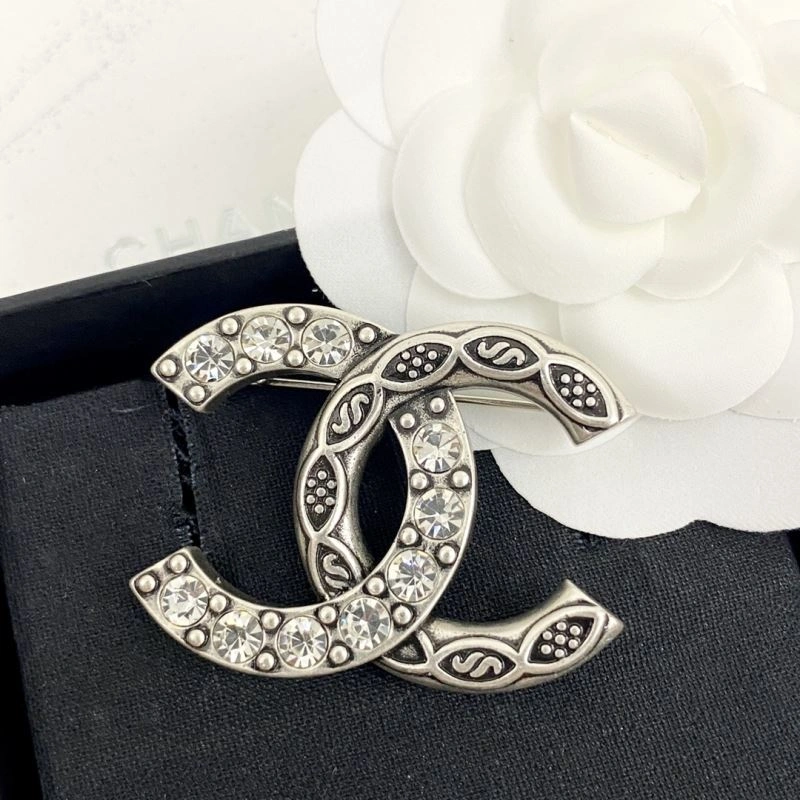 Chanel Brooches RelaxedFit 230324