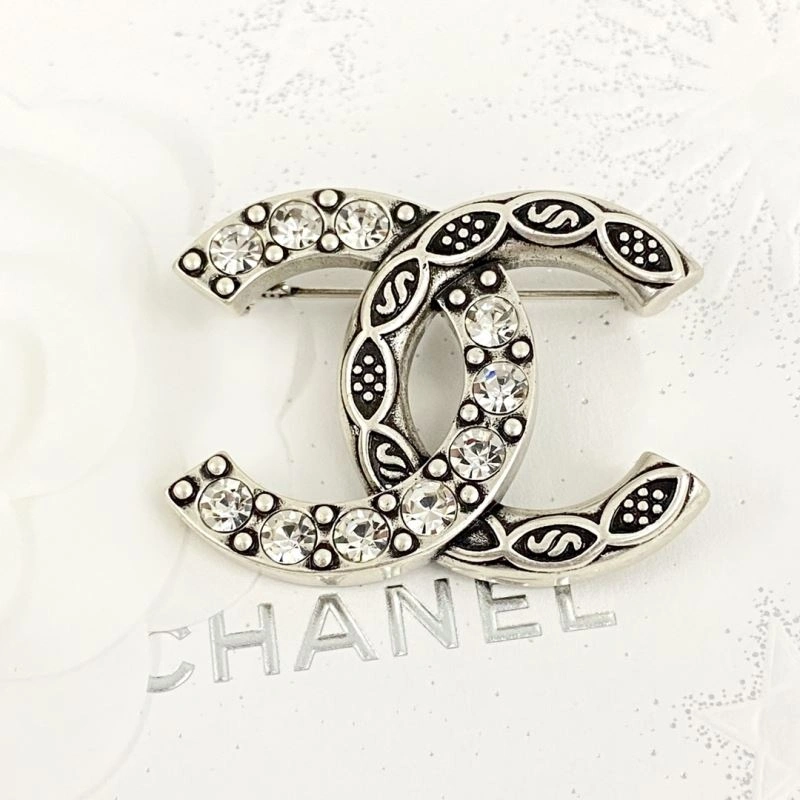 Chanel Brooches RelaxedFit 230324