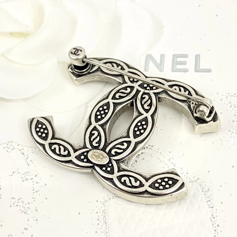 Chanel Brooches RelaxedFit 230324