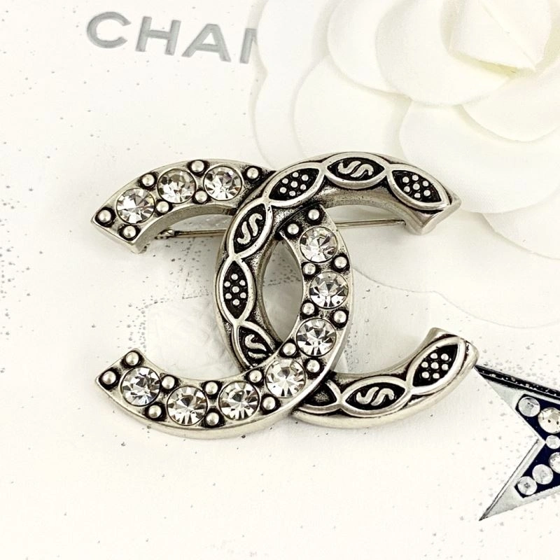 Chanel Brooches RelaxedFit 230324