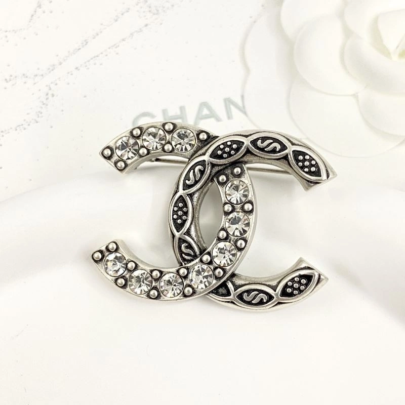 Chanel Brooches RelaxedFit 230324