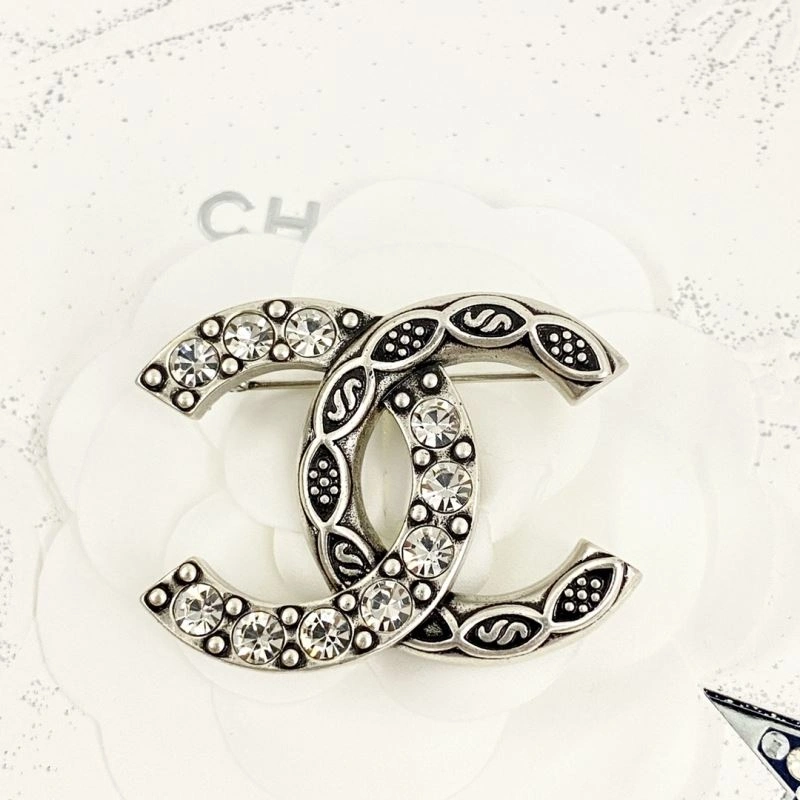 Chanel Brooches RelaxedFit 230324