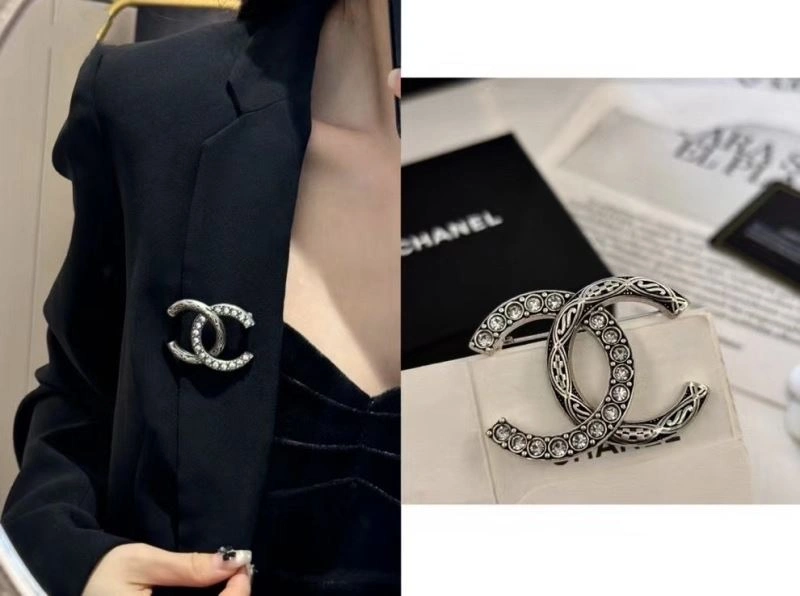 Chanel Brooches RelaxedFit 230324