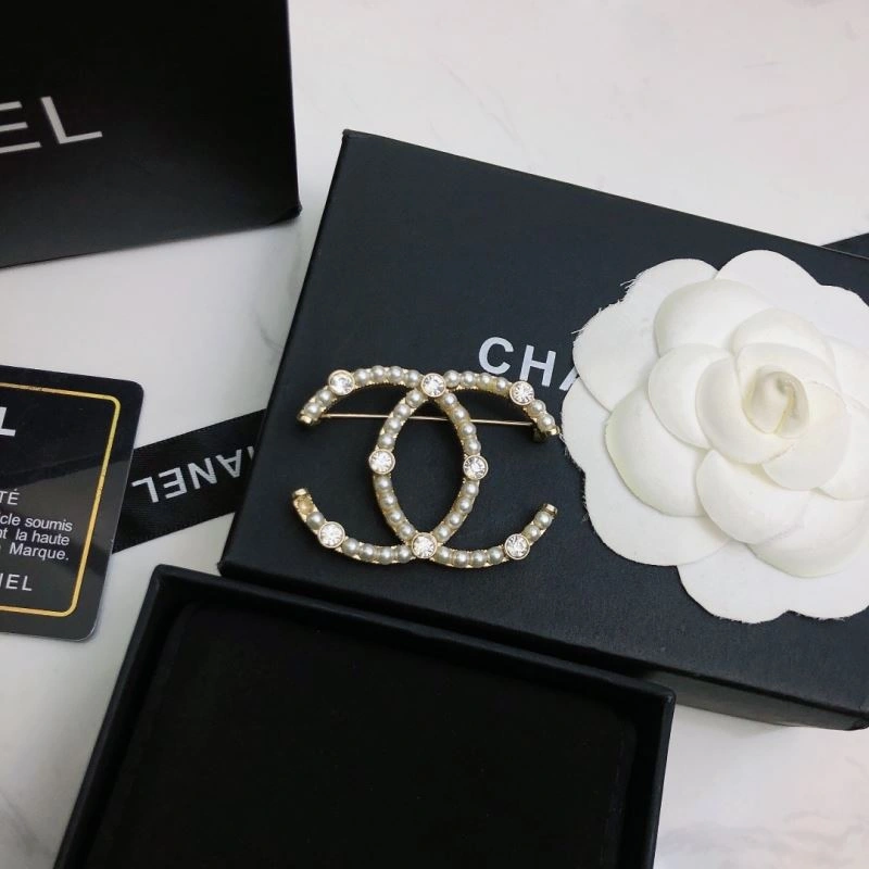 Breathable Chanel Brooches 230327
