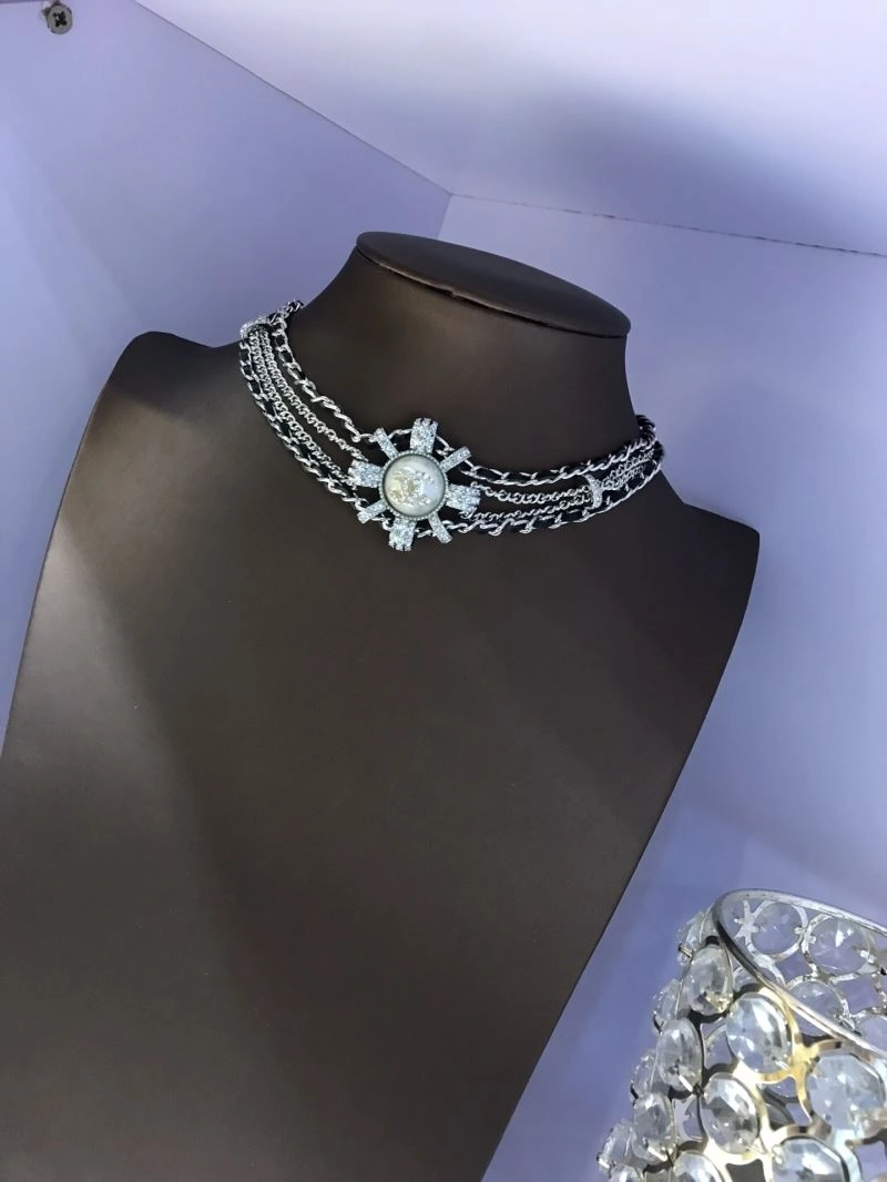 ComfortFit Chanel Brooches 230261