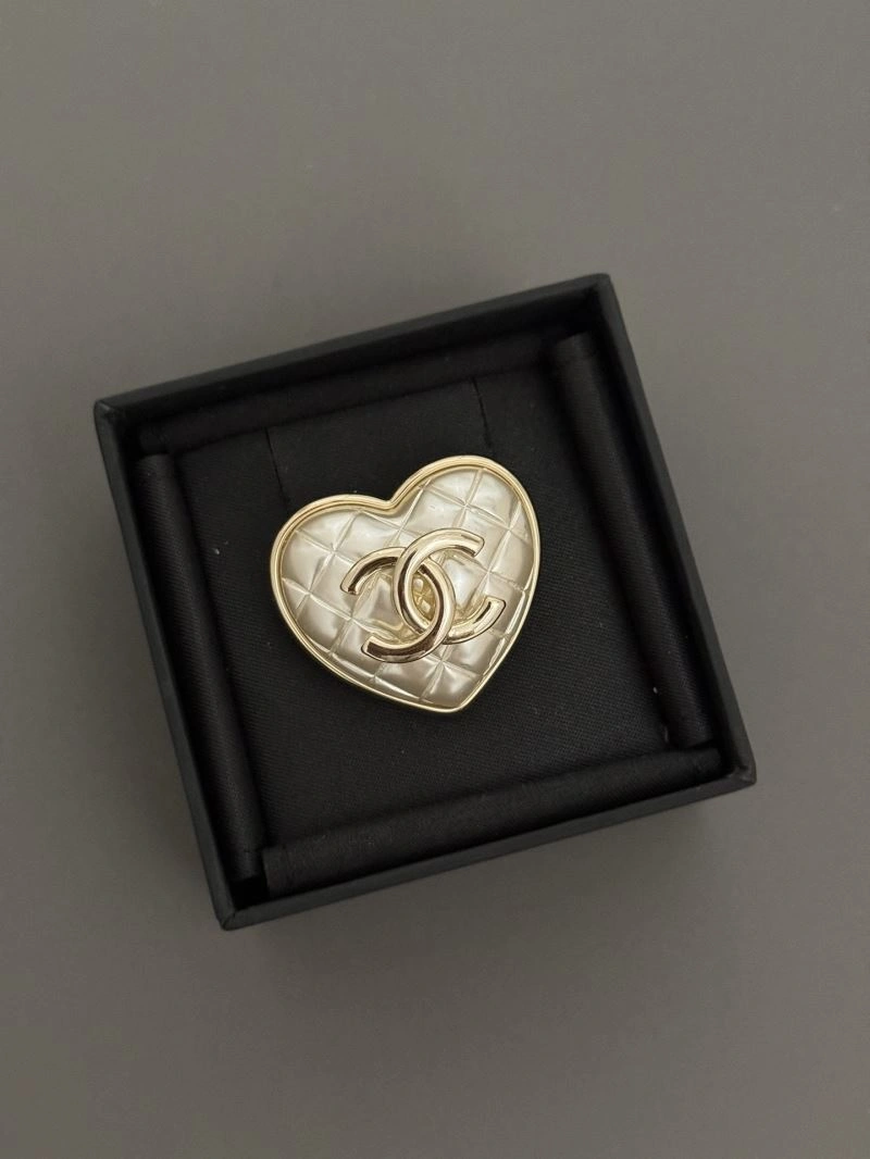 Chanel Brooches Lightweight 230306