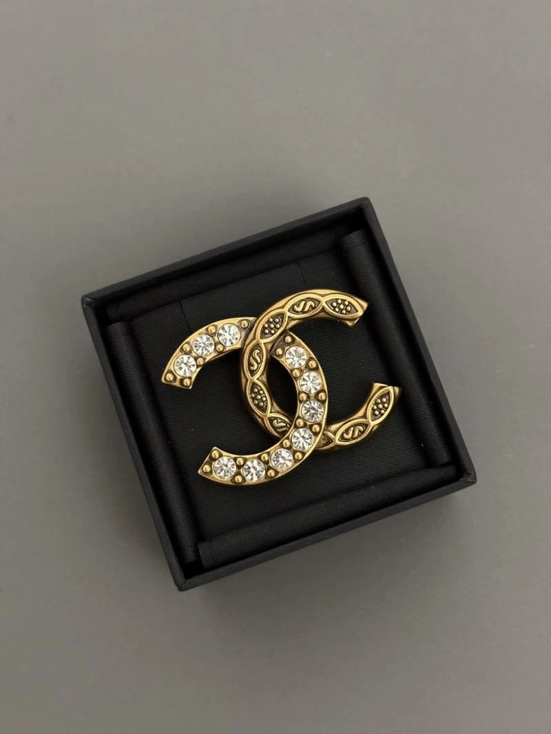 Stylish Chanel Brooches 230255