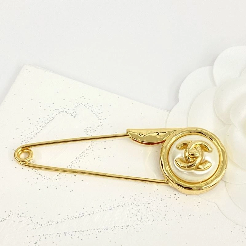 Compact Chanel Brooches 230250