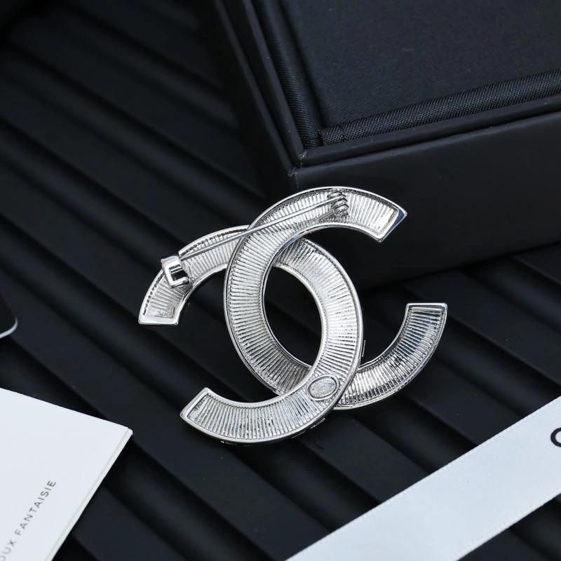Durable Chanel Brooches 230243
