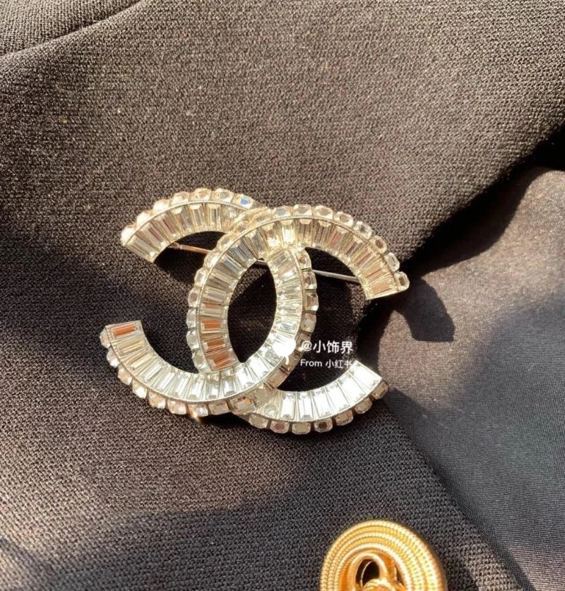 Durable Chanel Brooches 230243