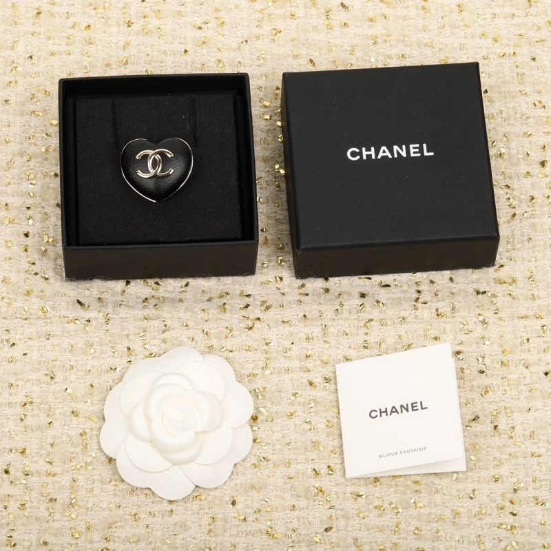Chanel Brooches Colorful 230247