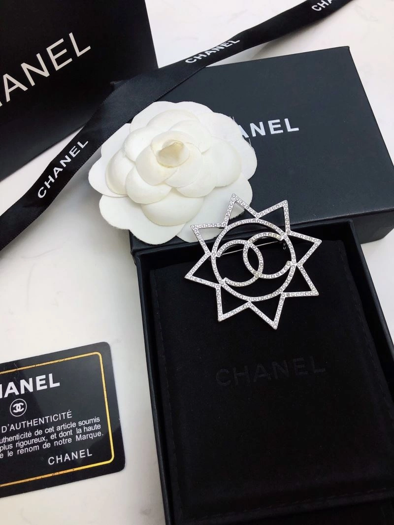 Durable Chanel Brooches 230260